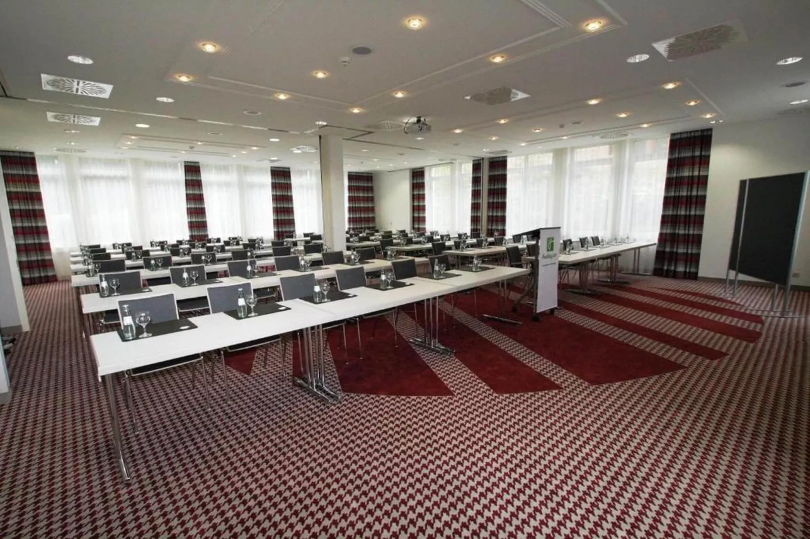 Holiday Inn Frankfurt Neu-Isenb - Superior Double Room - Faciliteiten