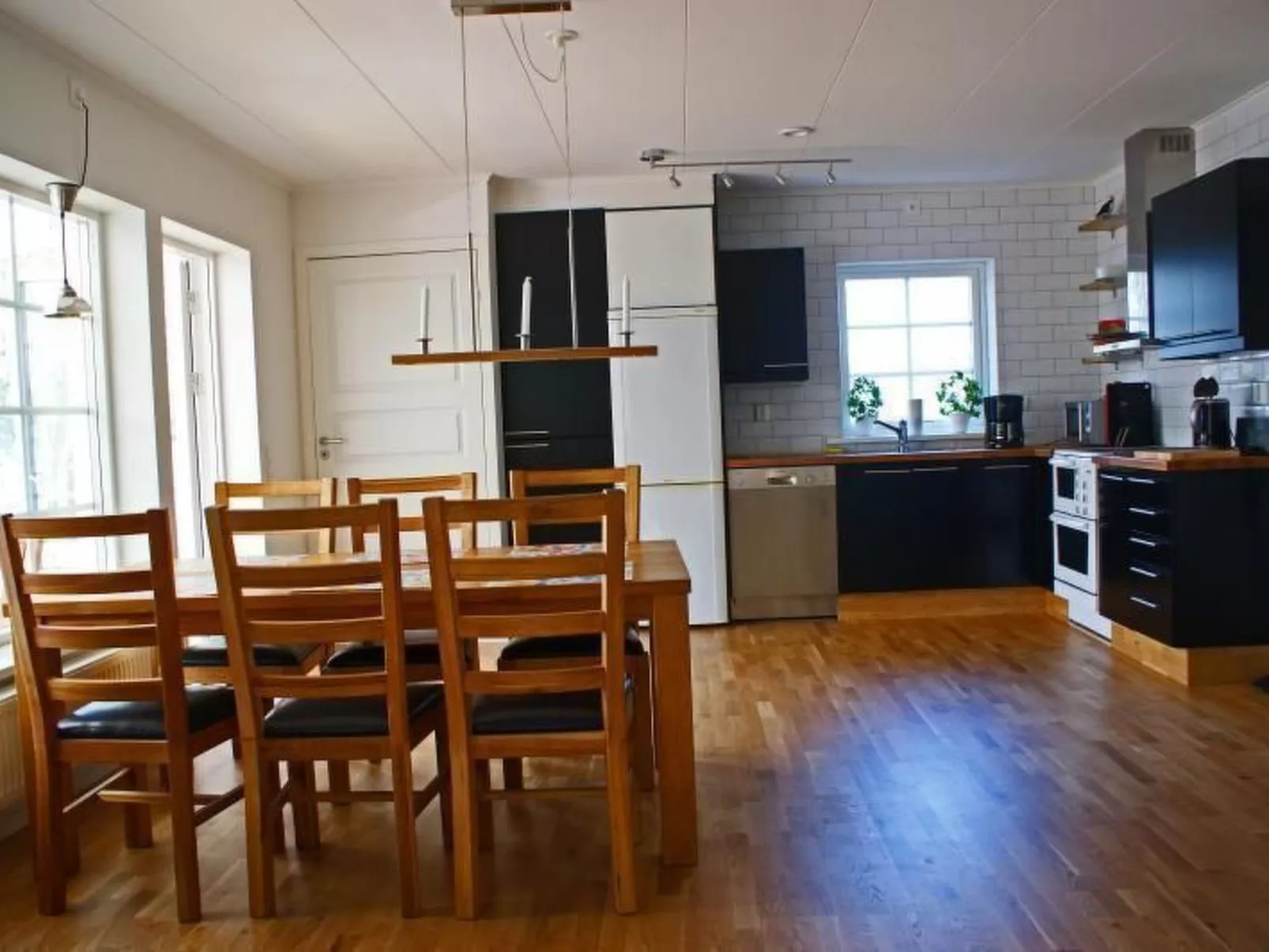 Gemütliches Holzhaus Udden mit eigenem Boot - Binnen