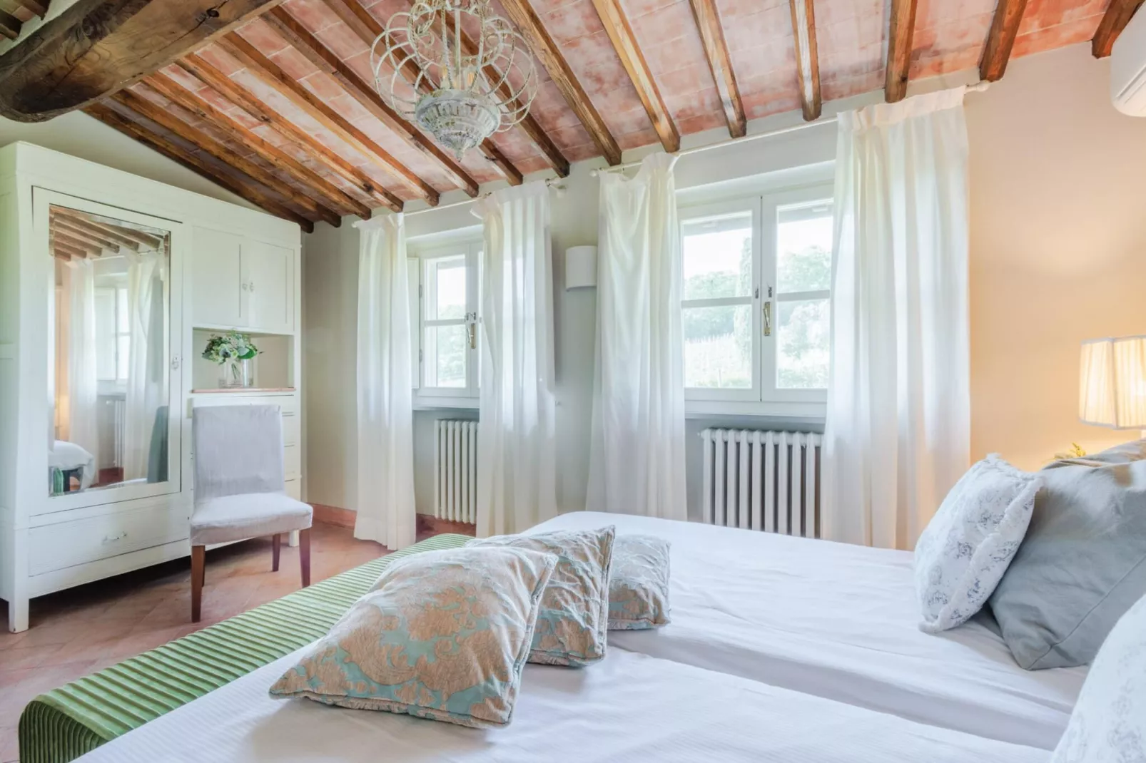 Pietro Farmhouse Apartment in Wine Resort in Lucca - Slaapkamer
