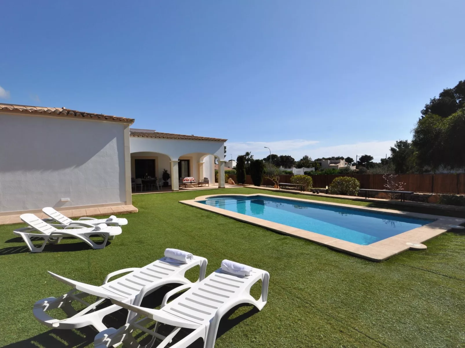 VILLA MONICA en barrio residencial de Cala Pi para 6 personas con piscina priva - Buiten
