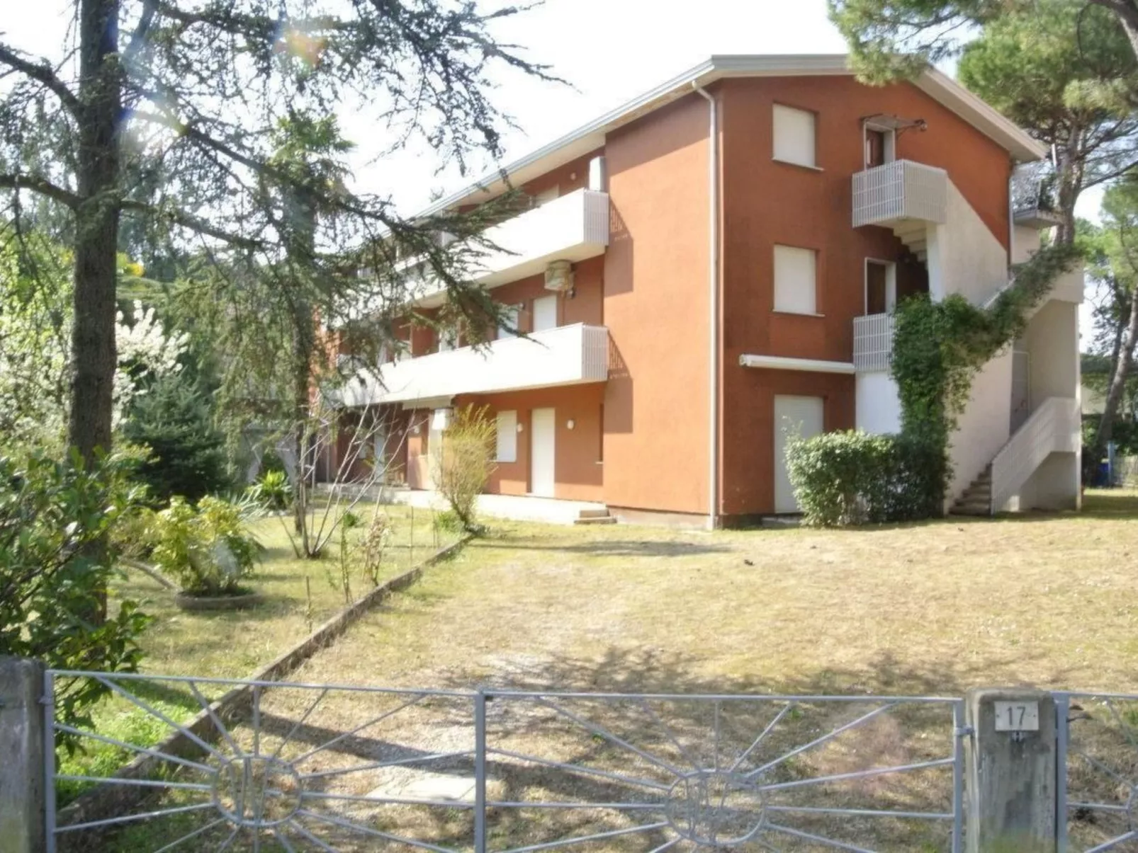 Gemütliche Ferienwohnung Silvia in ruhiger Lage - Buiten