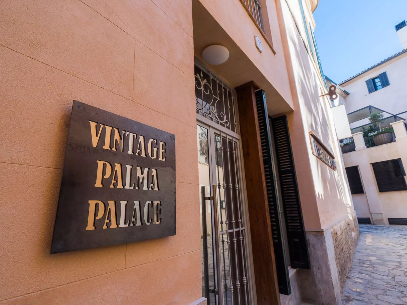 VINTAGE PALMA PALACE (CLASSIC 1) TI/200 - Buiten