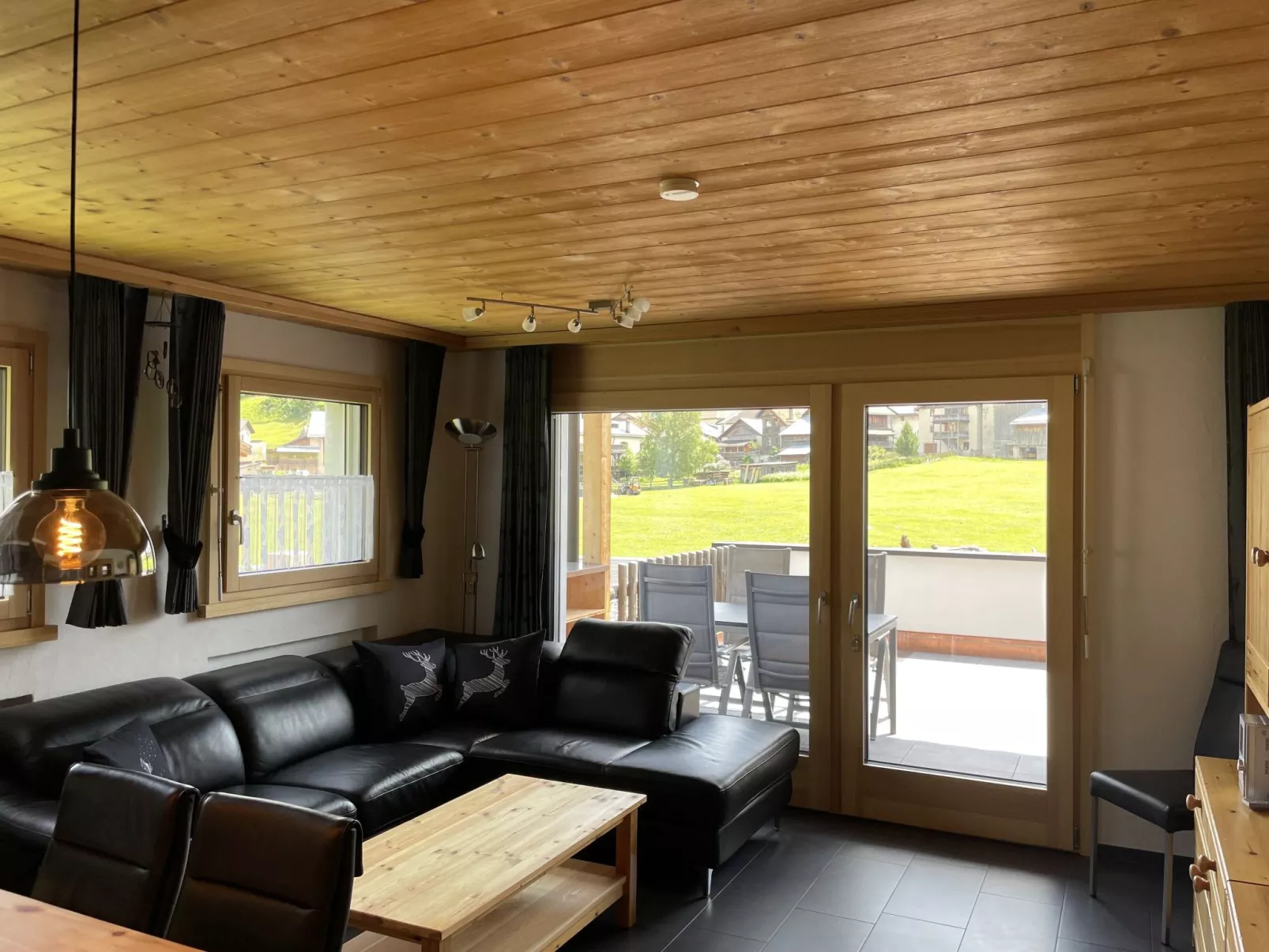 Chasa Cumulus/HP Ferienwohnung Sainas 139 A, (Ftan). - Binnen