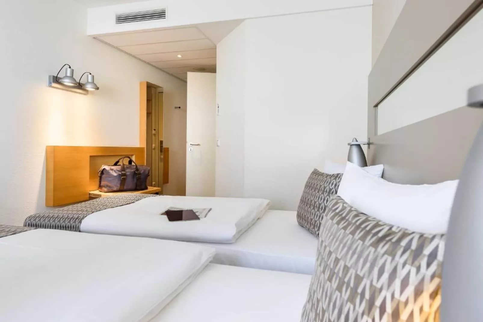 Hotel Düsseldorf - Standard Twin Room - Slaapkamer
