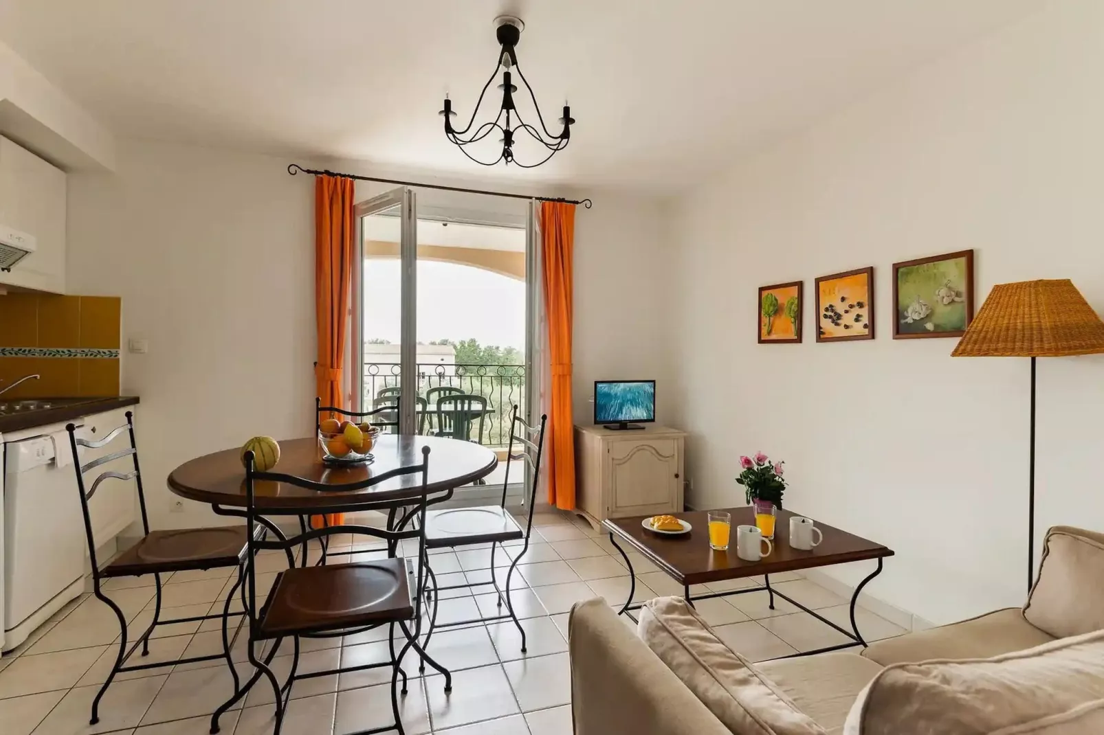 Le Domaine De Bourgeac 4 Rooms Apartment 8 pax Mezz OTA - Eetkamer