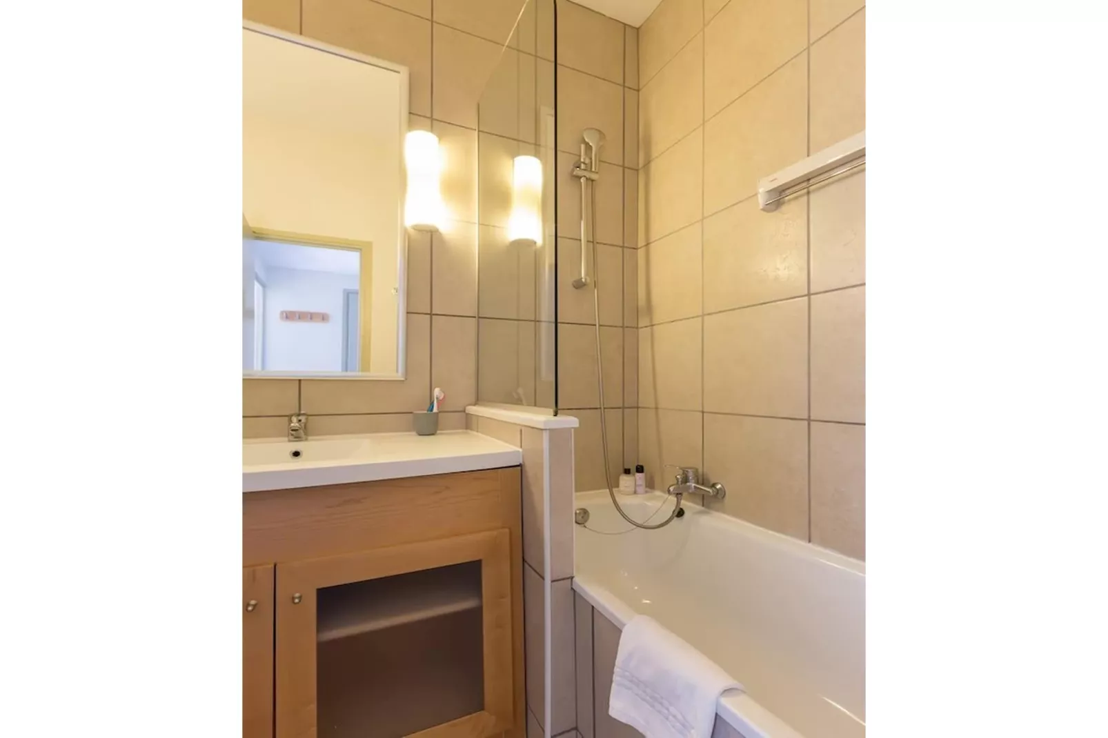 Résidence Pierre & Vacances la Foret Apartment 4 people - 1 bedroom - Balcony - South-facing - Badkamer