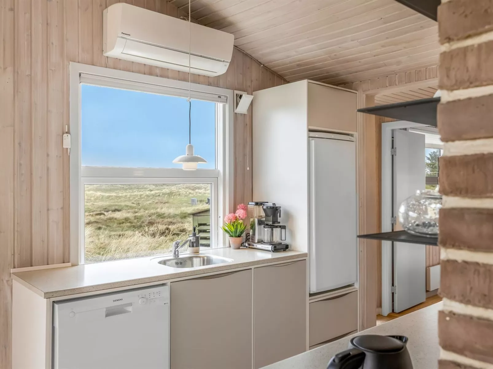 "Sighfrith" - 500m from the sea - Binnen