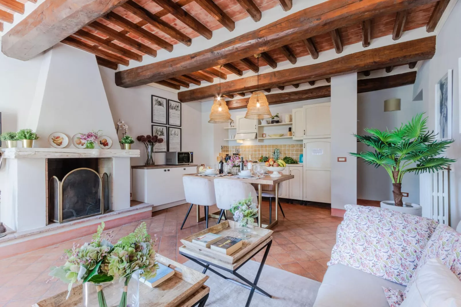 Jacopo Farmhouse Apartment in Wine Resort in Lucca - Eetkamer