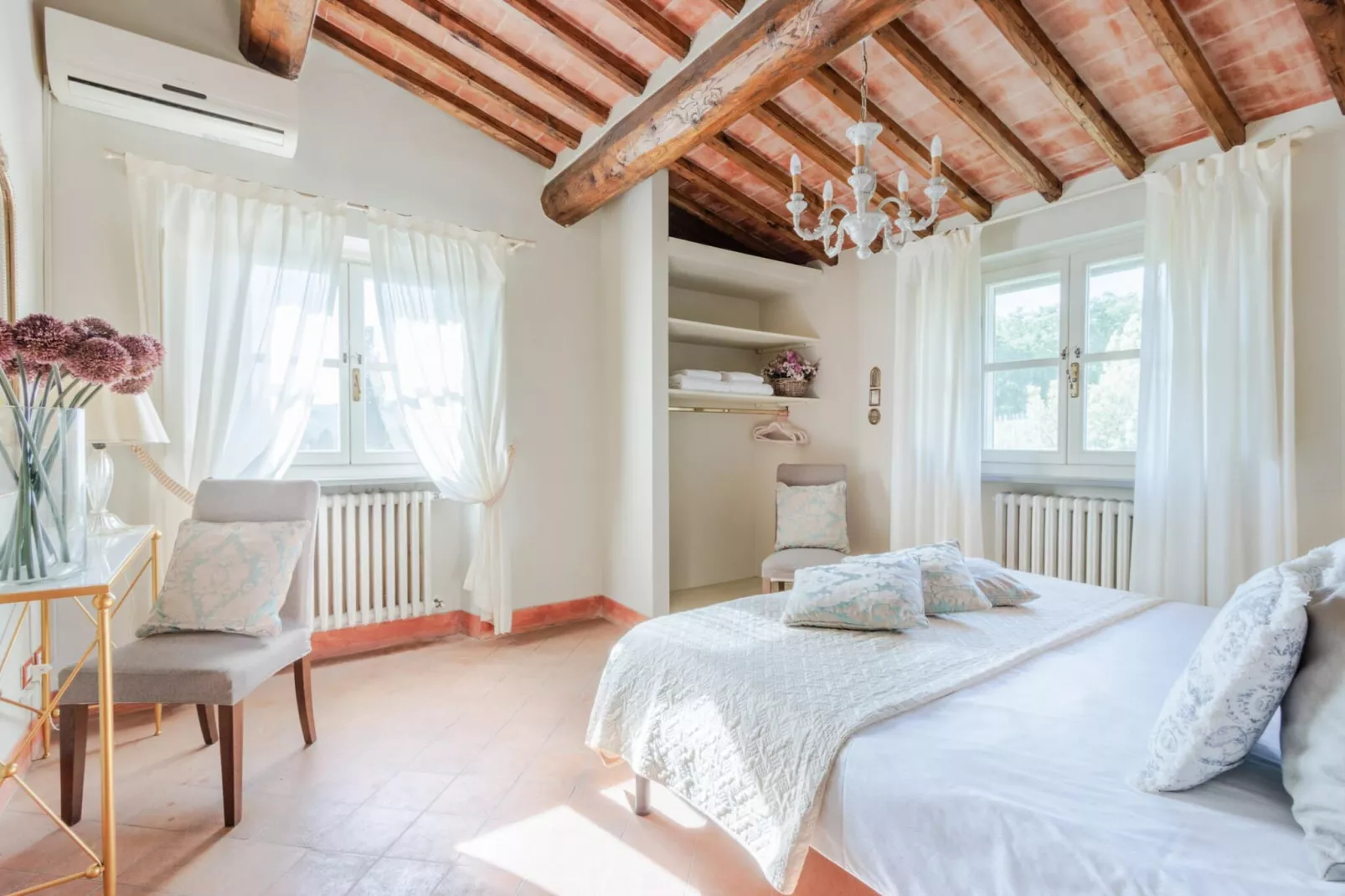 Pietro Farmhouse Apartment in Wine Resort in Lucca - Slaapkamer