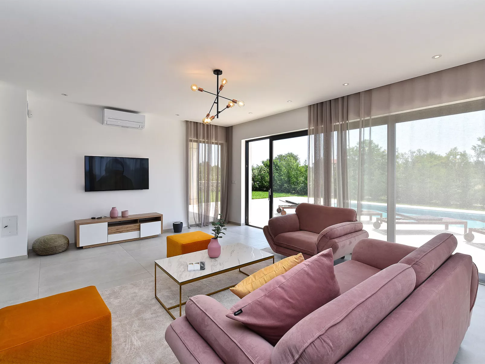 House 2117 - Binnen