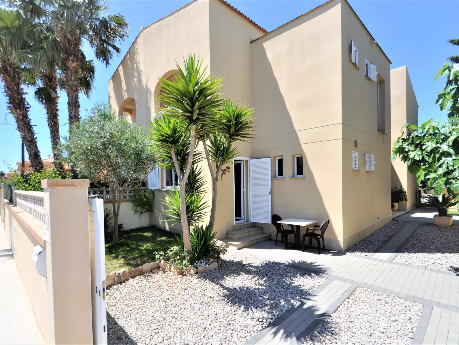 VILLA HUGO Casa en zona residencial tranquila Bahía Grande con Piscina Privada. - Buiten
