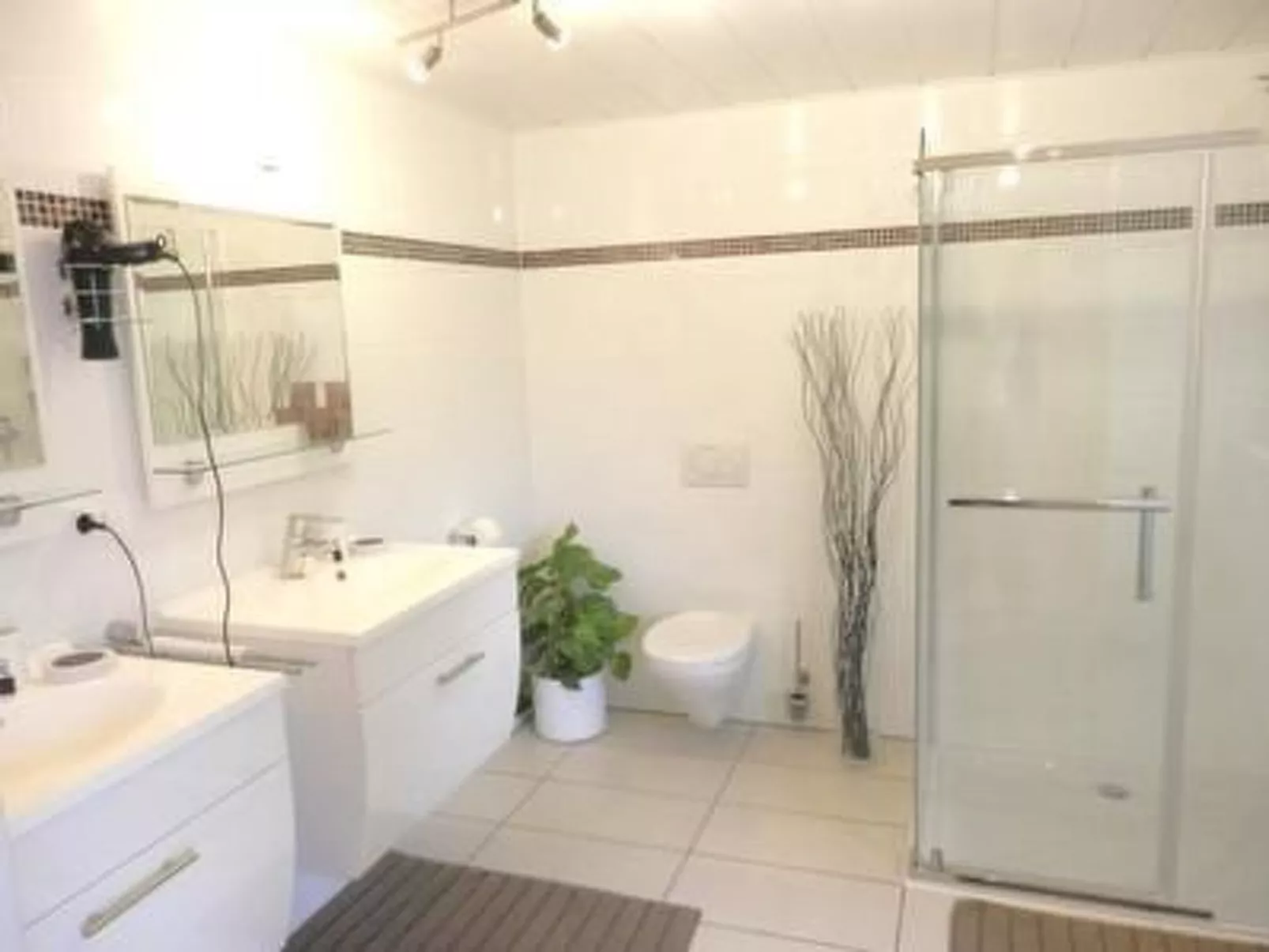 Große Wohnung in Mensfelden mit Großem Balkon - Binnen