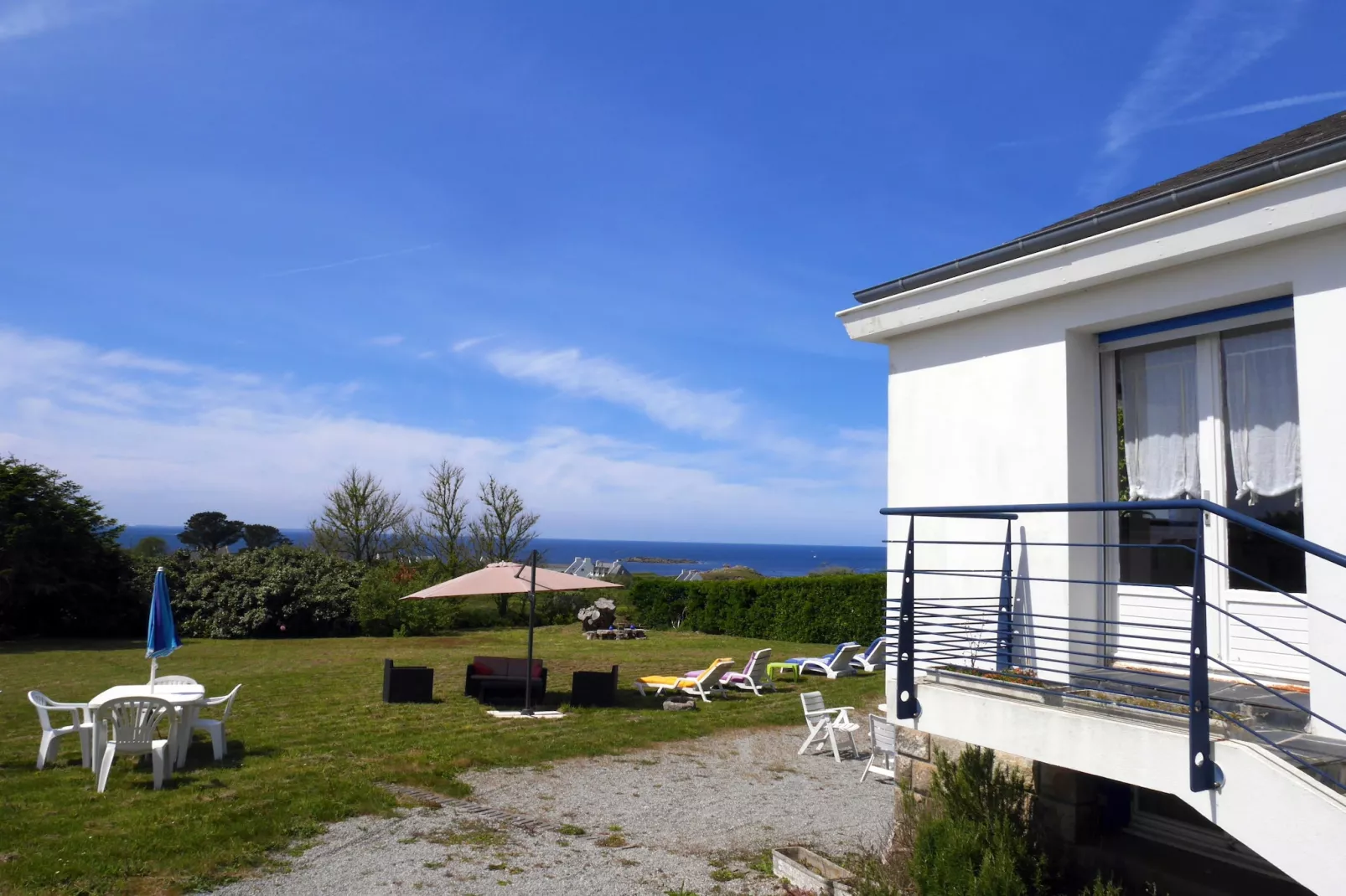 	Ferienhaus mit 180° Panorama Meerblick Lampaul-Plouarzel - Buitenkant zomer