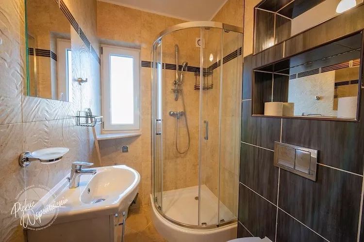 	Domy wakacyjne 6-os RÓŻA MALWA - Badkamer