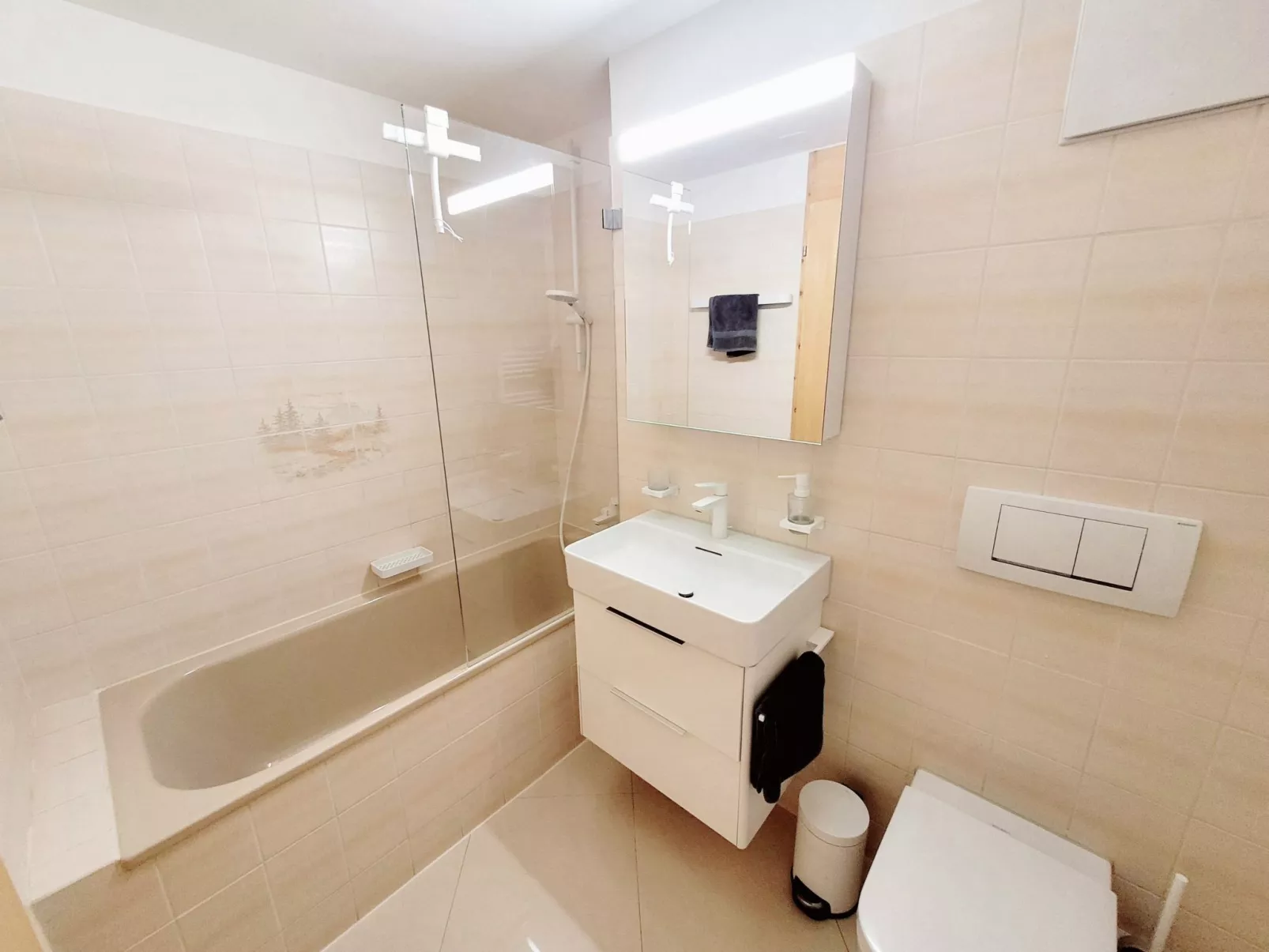 Fewo Cordial im Casa Erizun, (Flims Dorf). 3.5 Zimmer Ferienwohnung mit Bad/WC, - Binnen