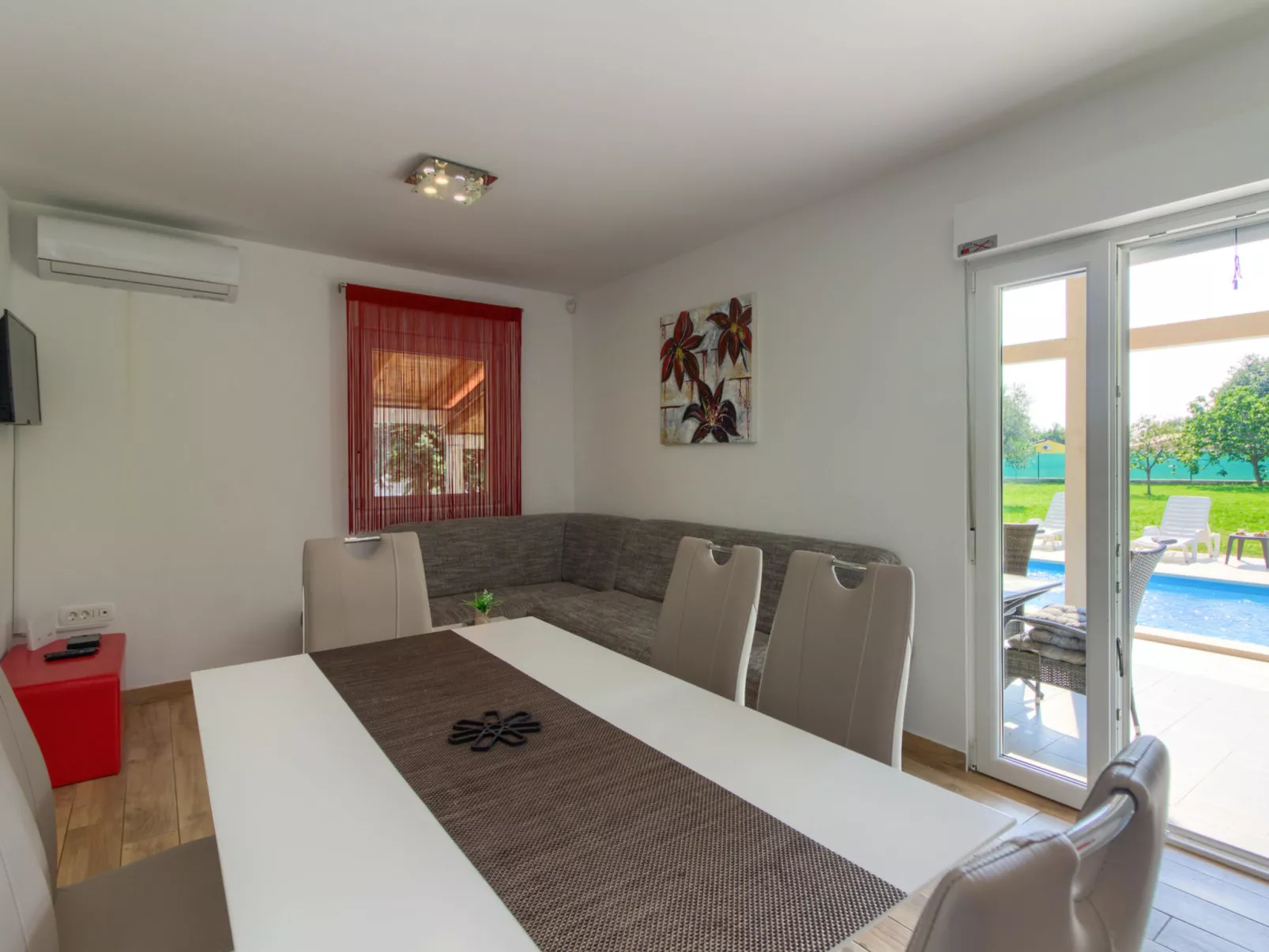 Villa NEZAKCIJ - Binnen