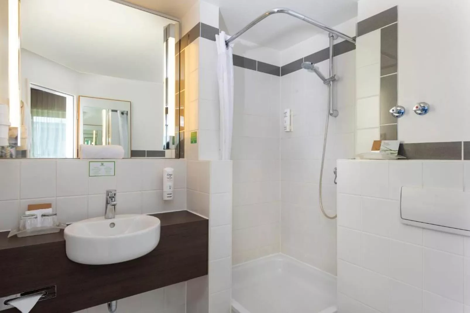 Holiday Inn Frankfurt Neu-Isenb - Premium Twin Room - Badkamer