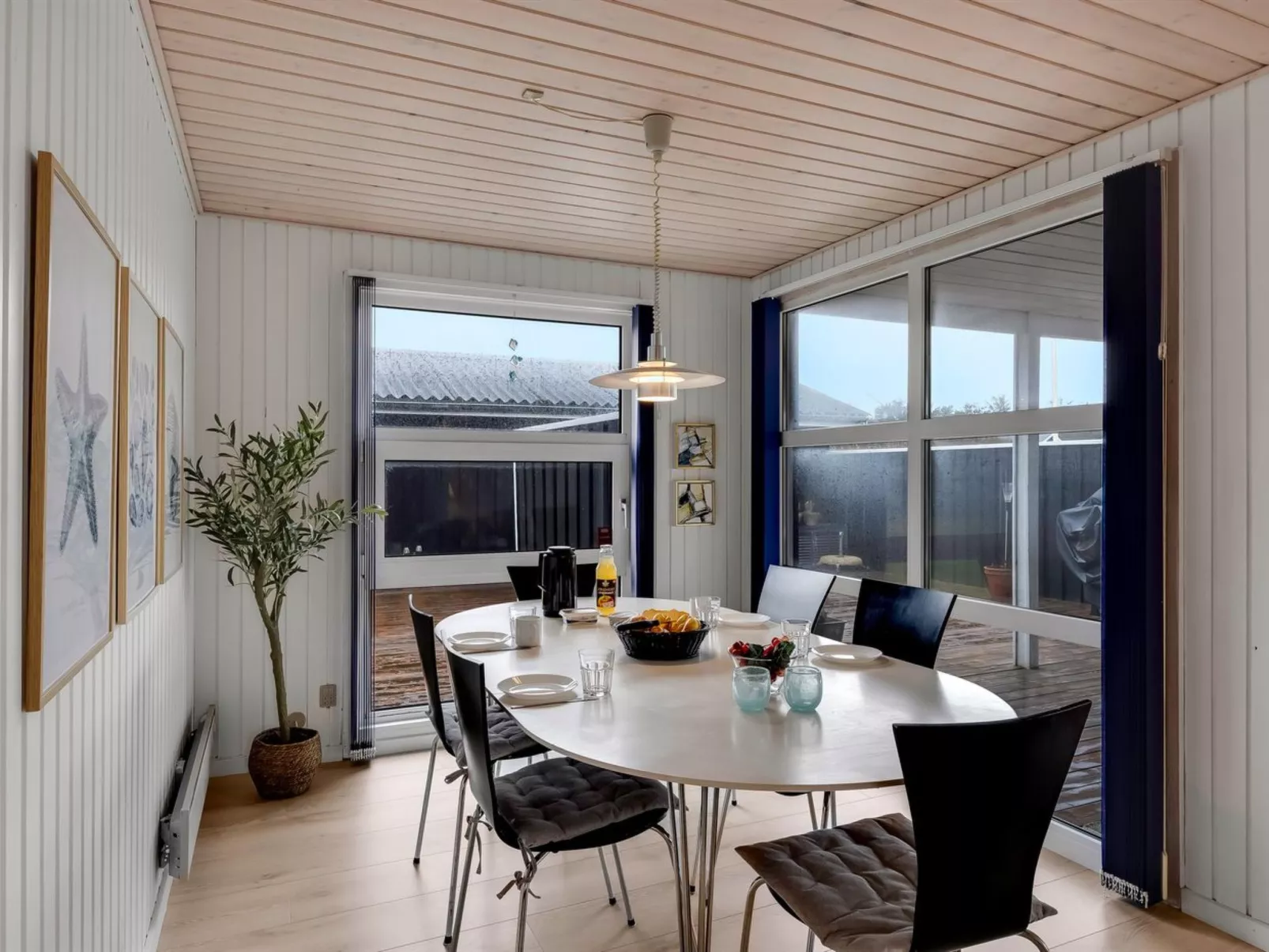 "Pertti" - 400m from the sea - Binnen