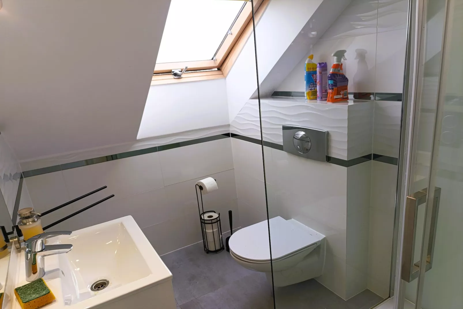 Komfortowy apartament dla 9 osób Międzywodzie II piętro - Badkamer