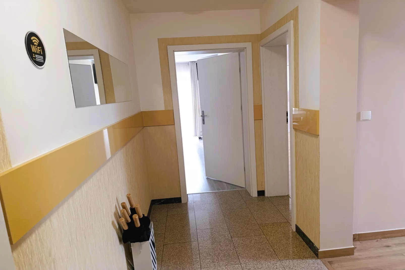 Komfortowy apartament dla 6 osób Międzywodzie II piętro - Hal-ontvangst