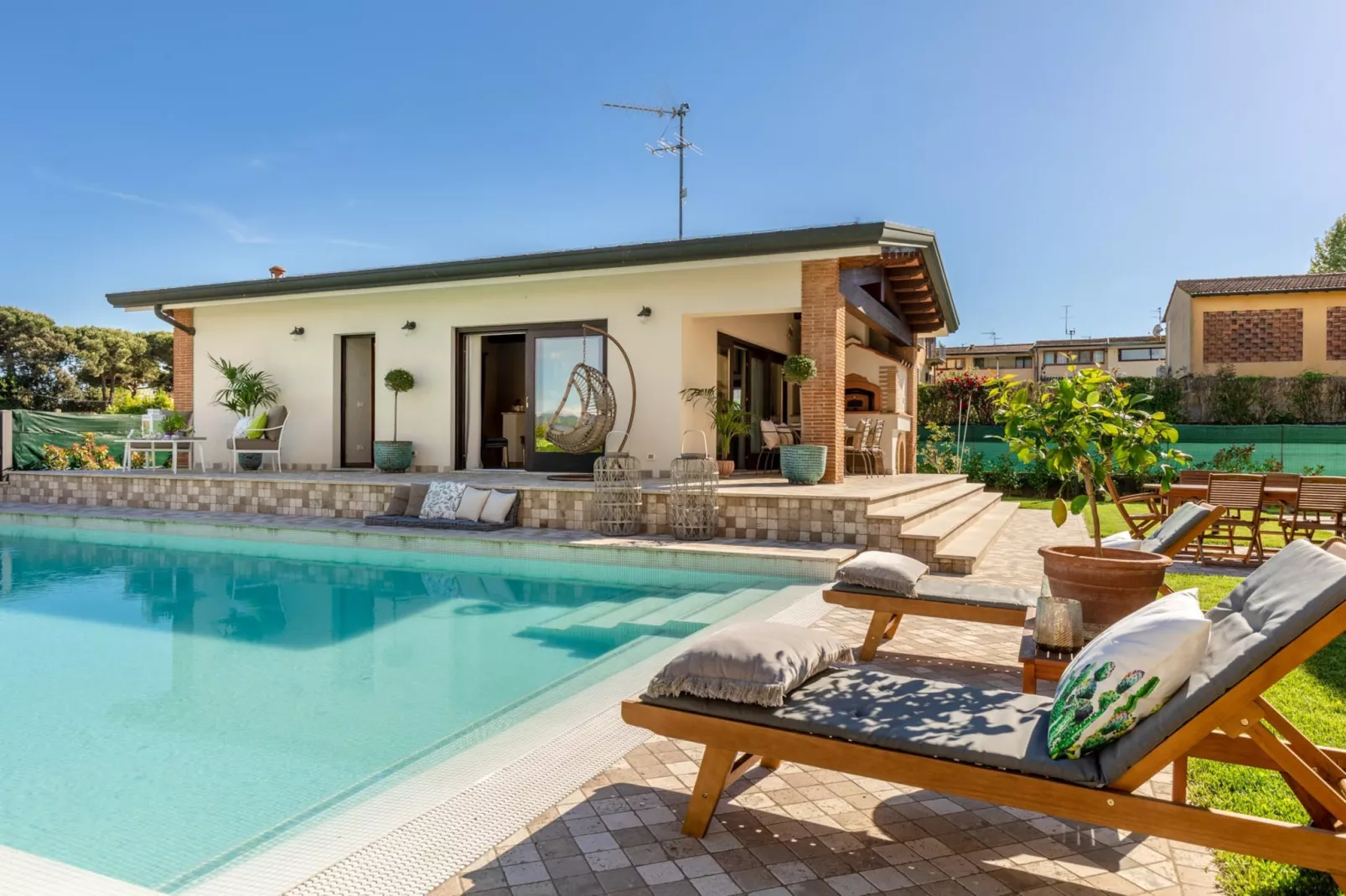 The Luxury Beach Villa - Zwembad