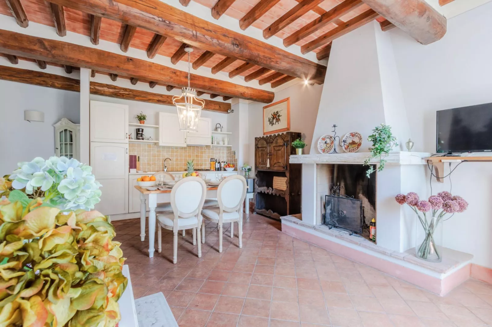 Elisa Farmhouse Apartment in Wine Resort - Eetkamer