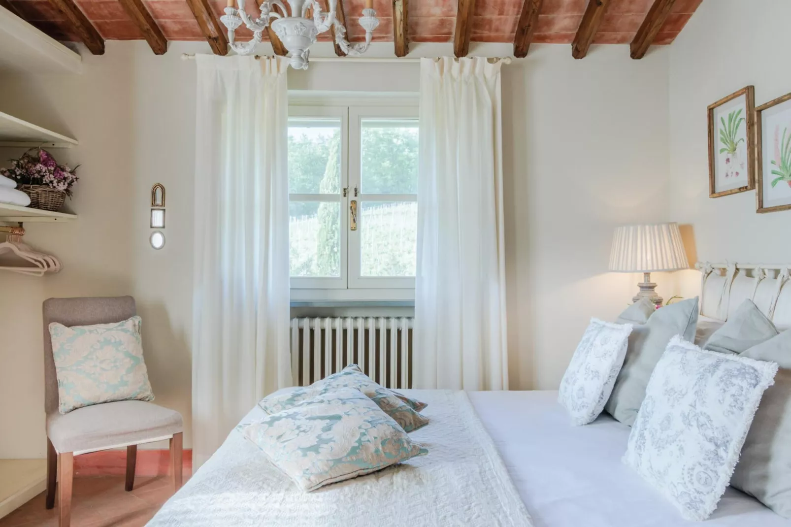 Pietro Farmhouse Apartment in Wine Resort in Lucca - Slaapkamer