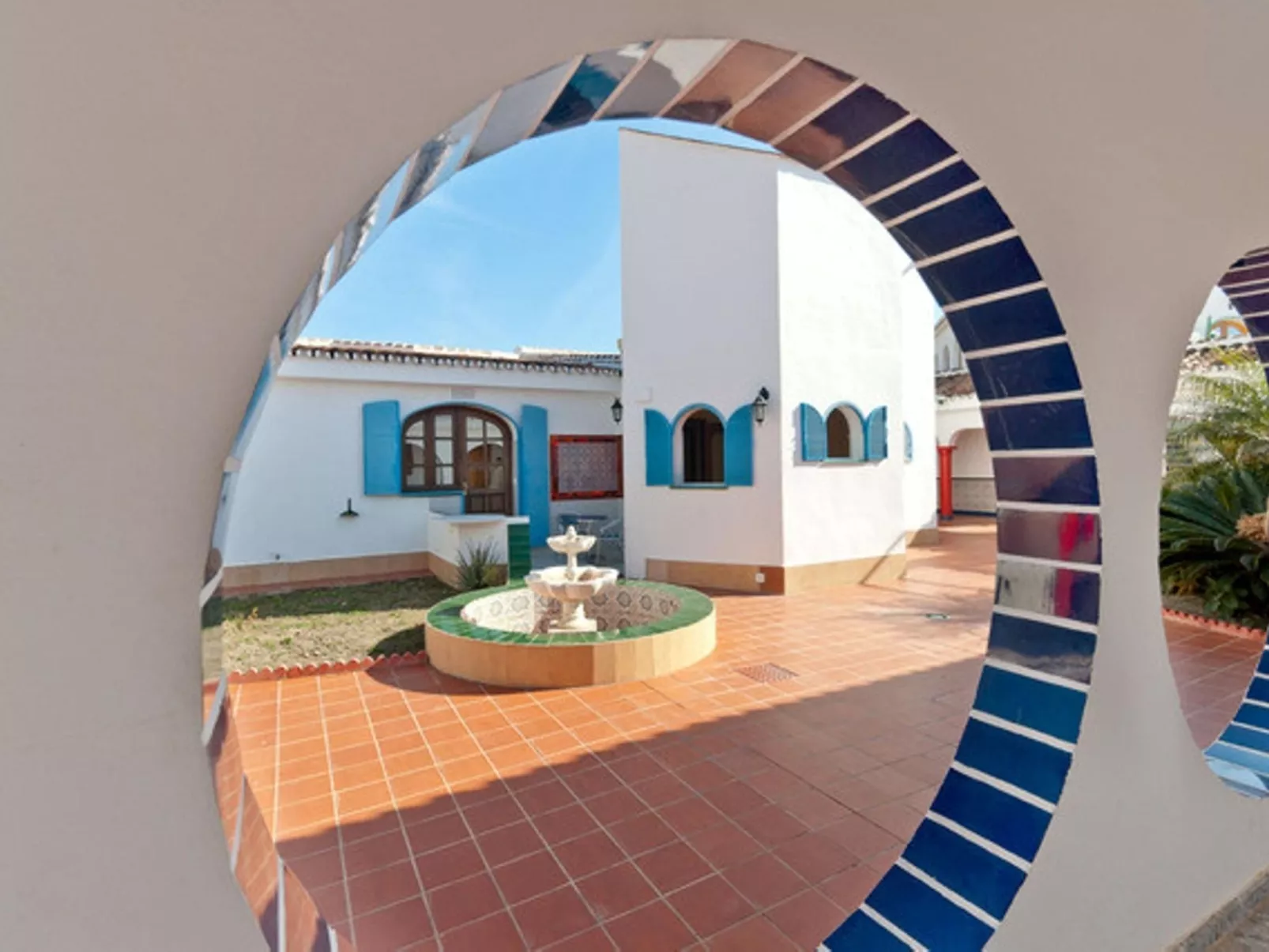 "Sevilla" mit Gemeinschaftspool in einem andalusischen "Cortijo" in Chilches - Buiten