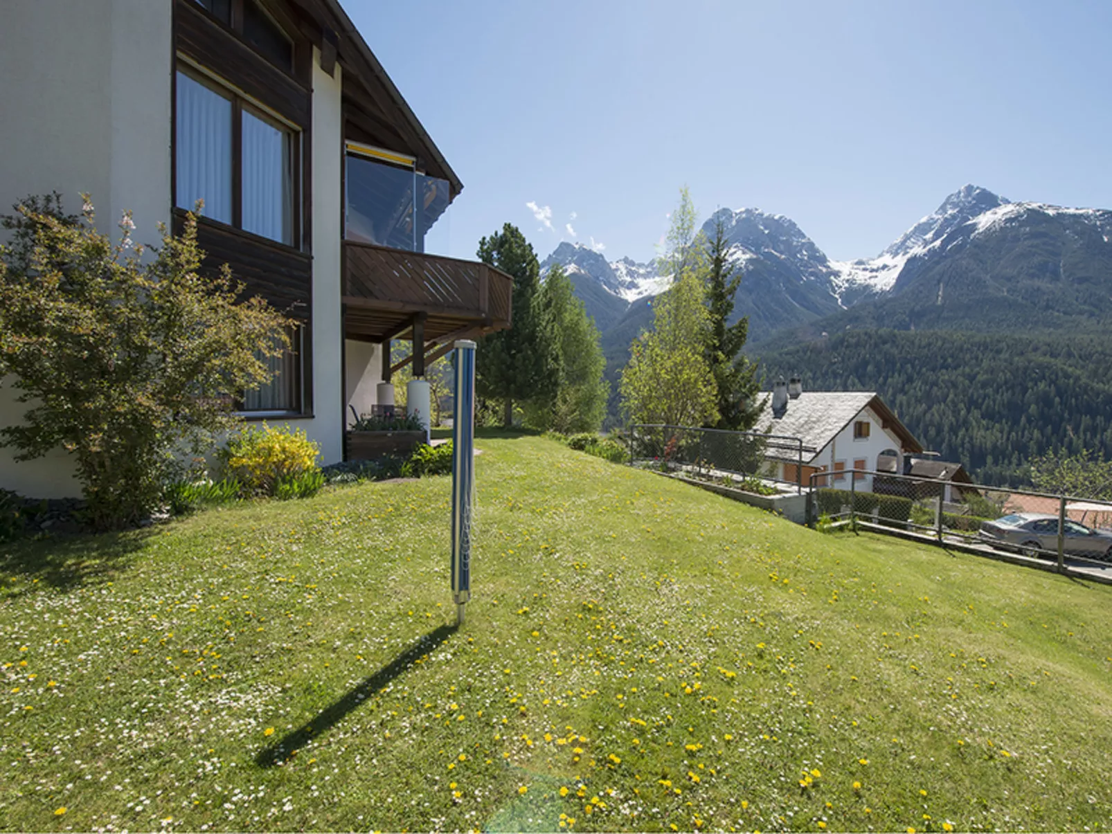 Chasa Bainvgnü, (Scuol). - Buiten