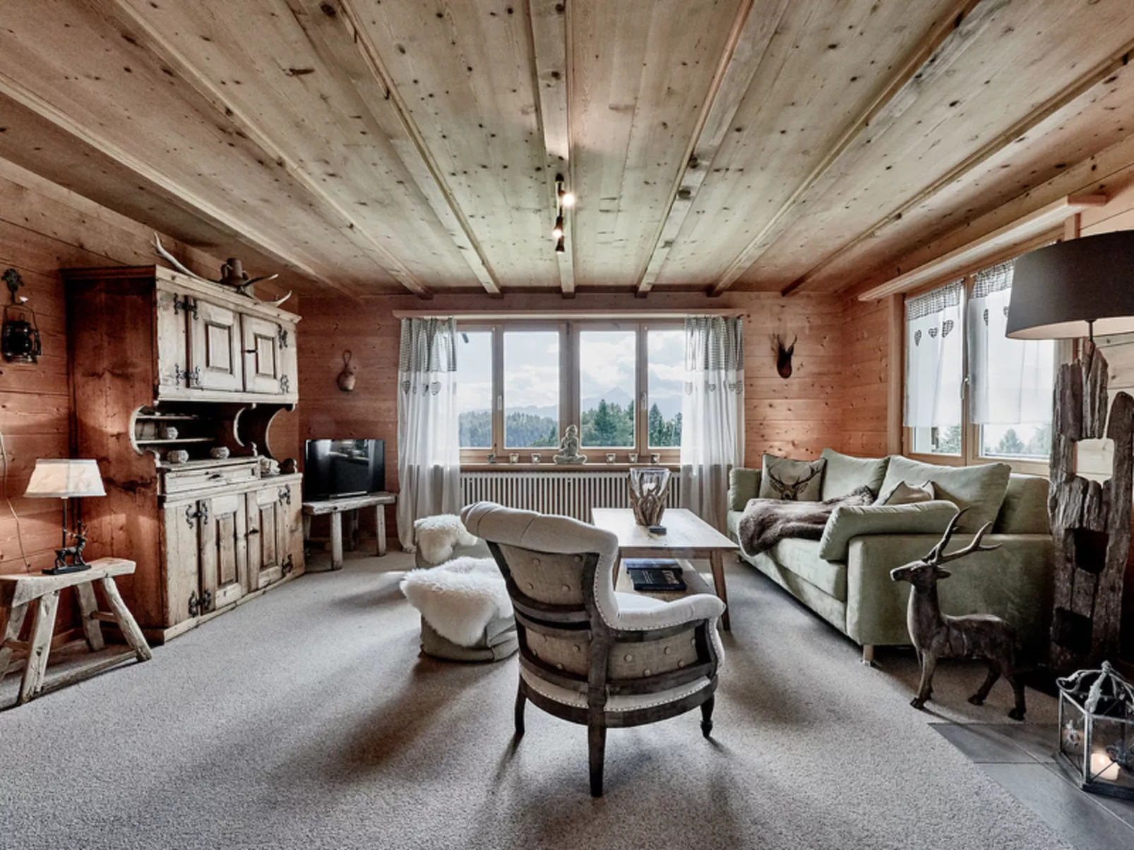 Chalet Lieuretta da Tscharfs, (Feldis). - Binnen