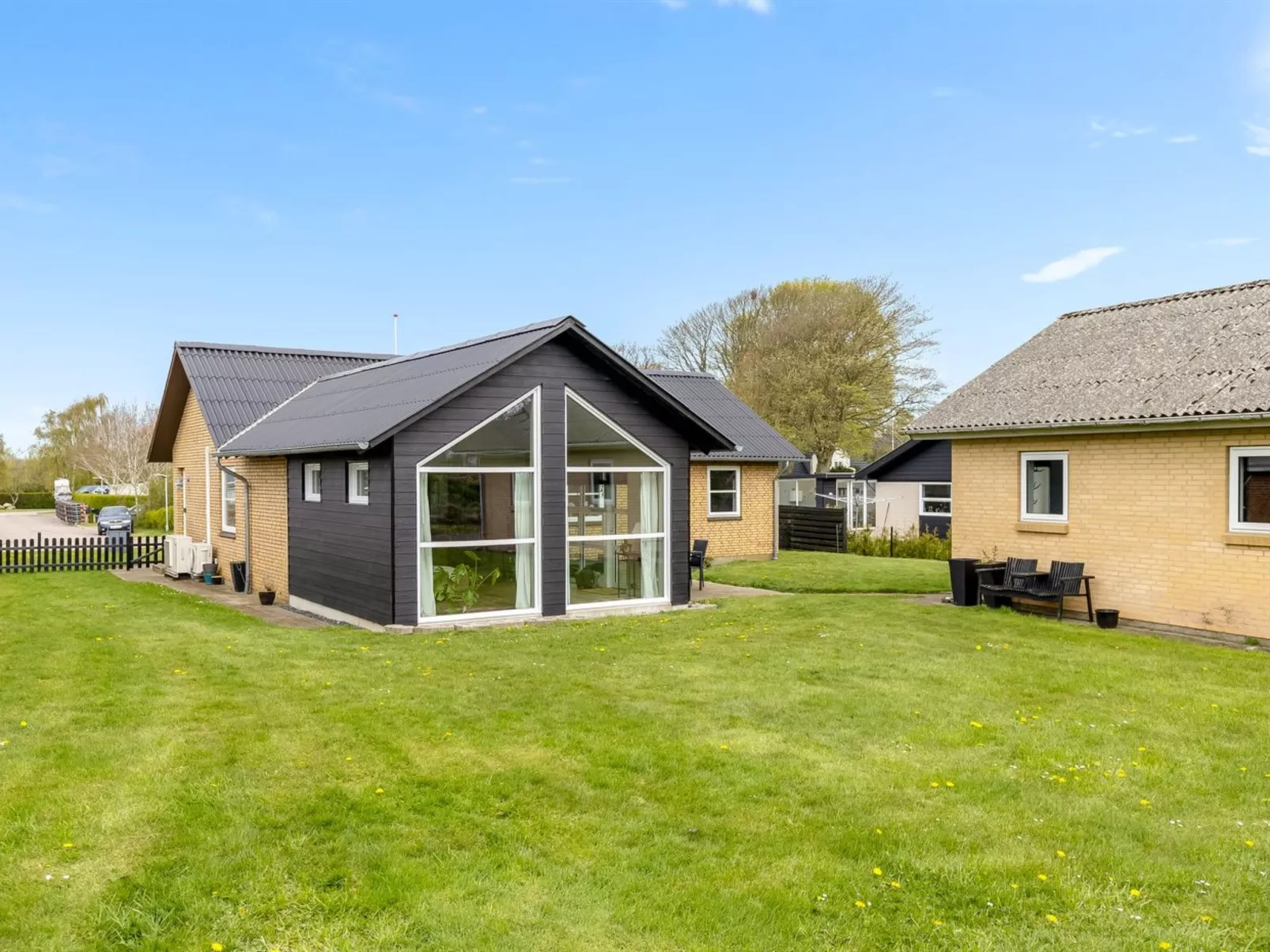 "Aina" - 20km from the sea - Buiten
