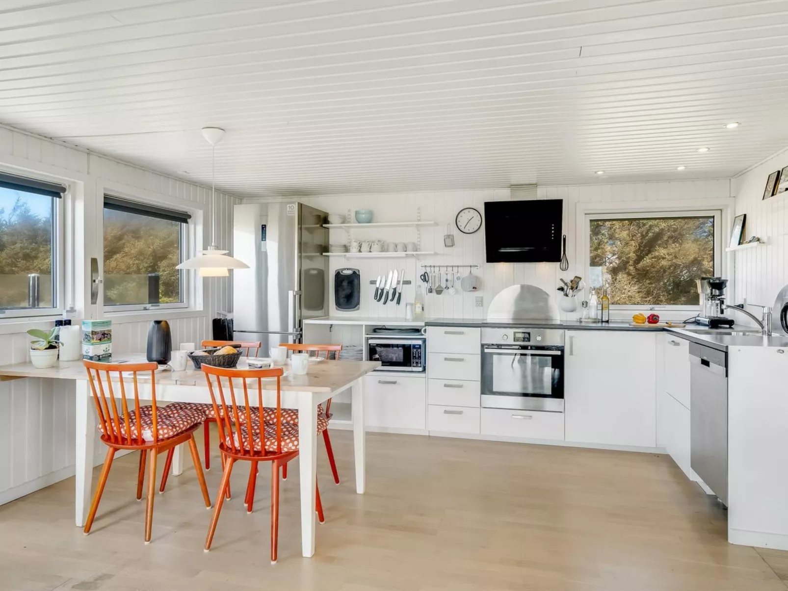 "Carelle" - 300m from the sea - Binnen