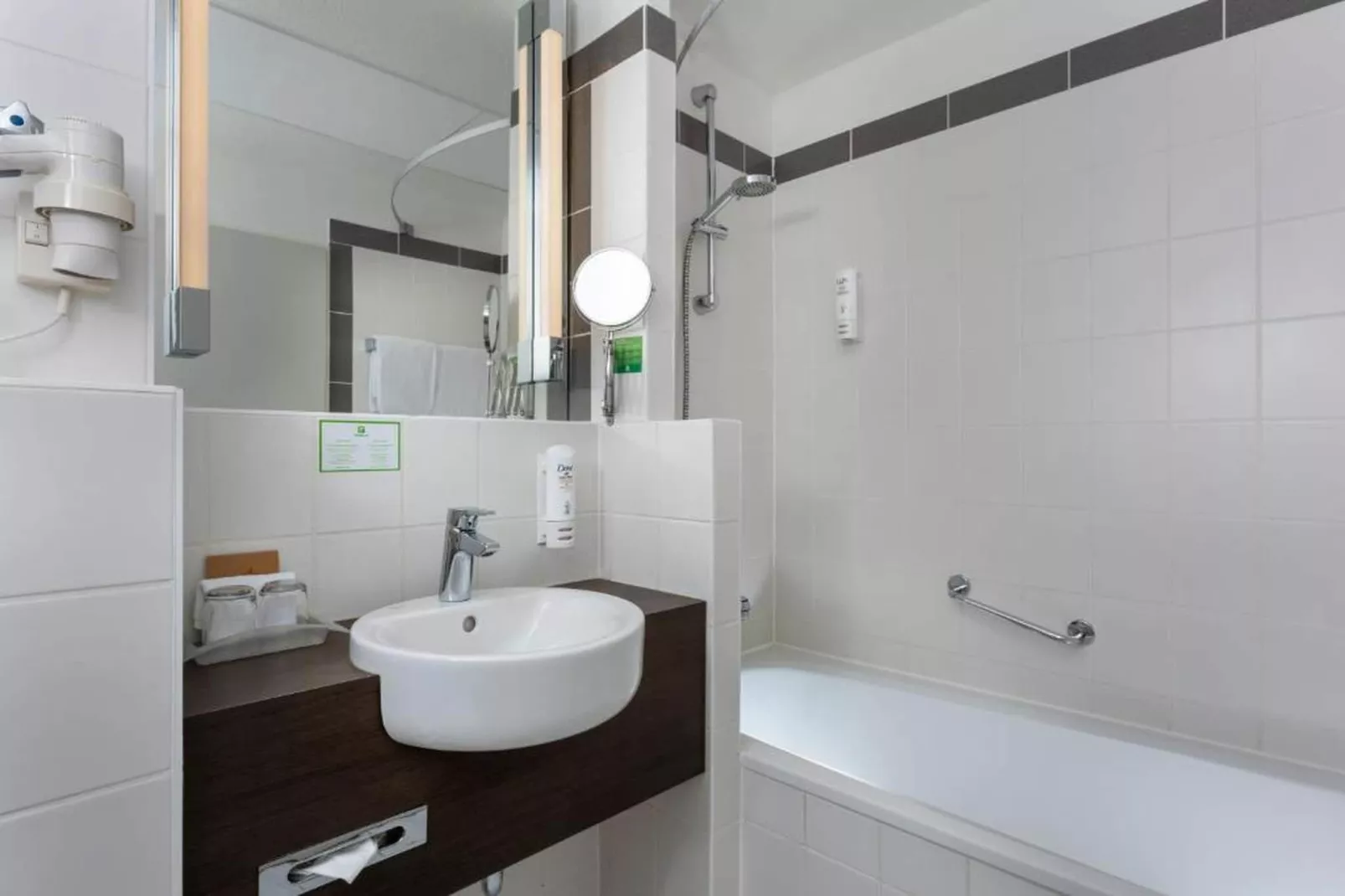 Holiday Inn Frankfurt Neu-Isenb - Standard Double Room - Badkamer