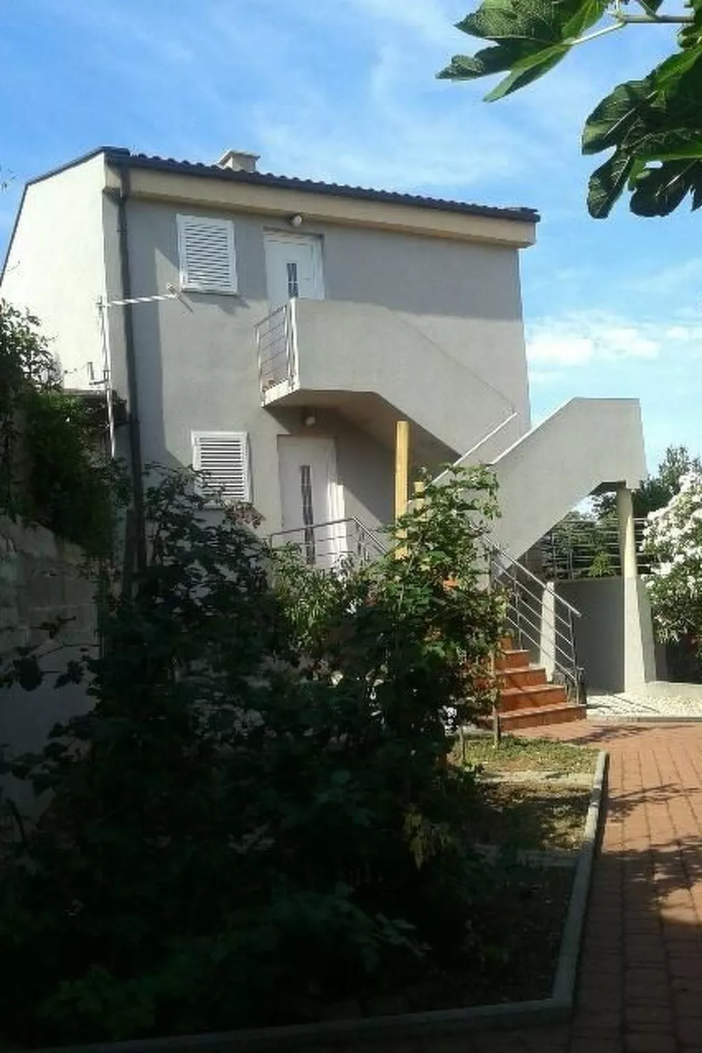 Modern eingerichtete Wohnung mit Meerblick - Image-tags.info