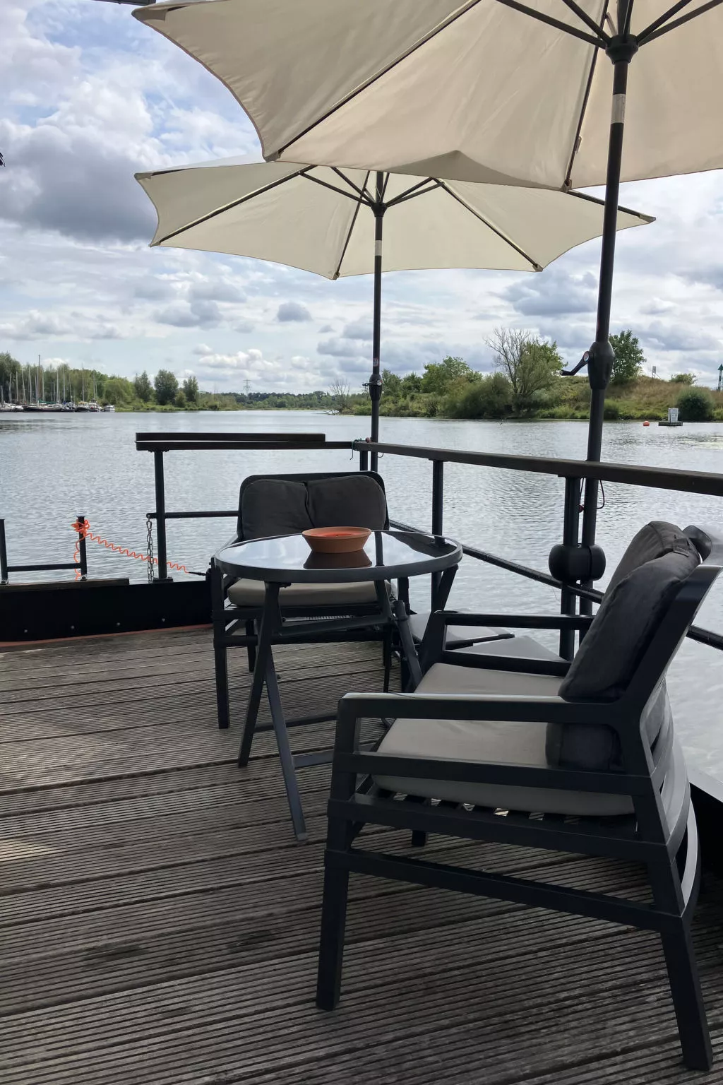 Maasterp - Woonboot 16 - Buiten