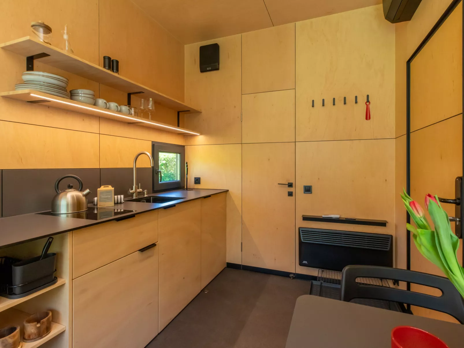 Tiny Cabin Sunshine no 21 - Buiten