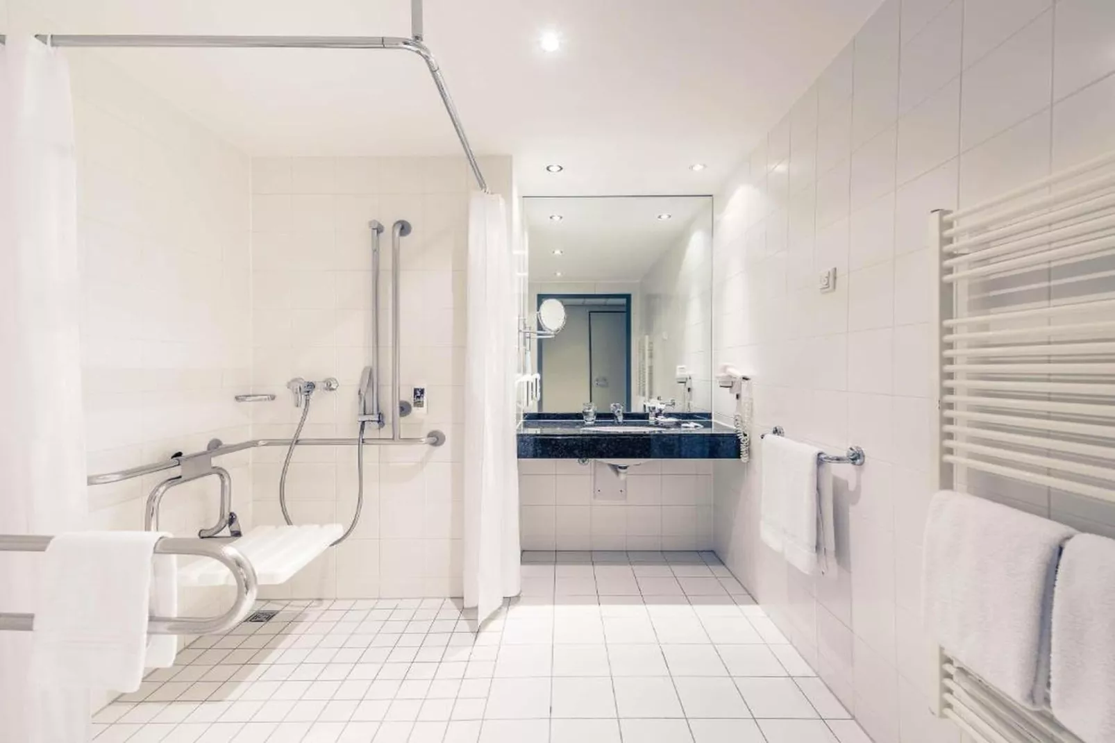 Hotel Düsseldorf - Double Room - Badkamer