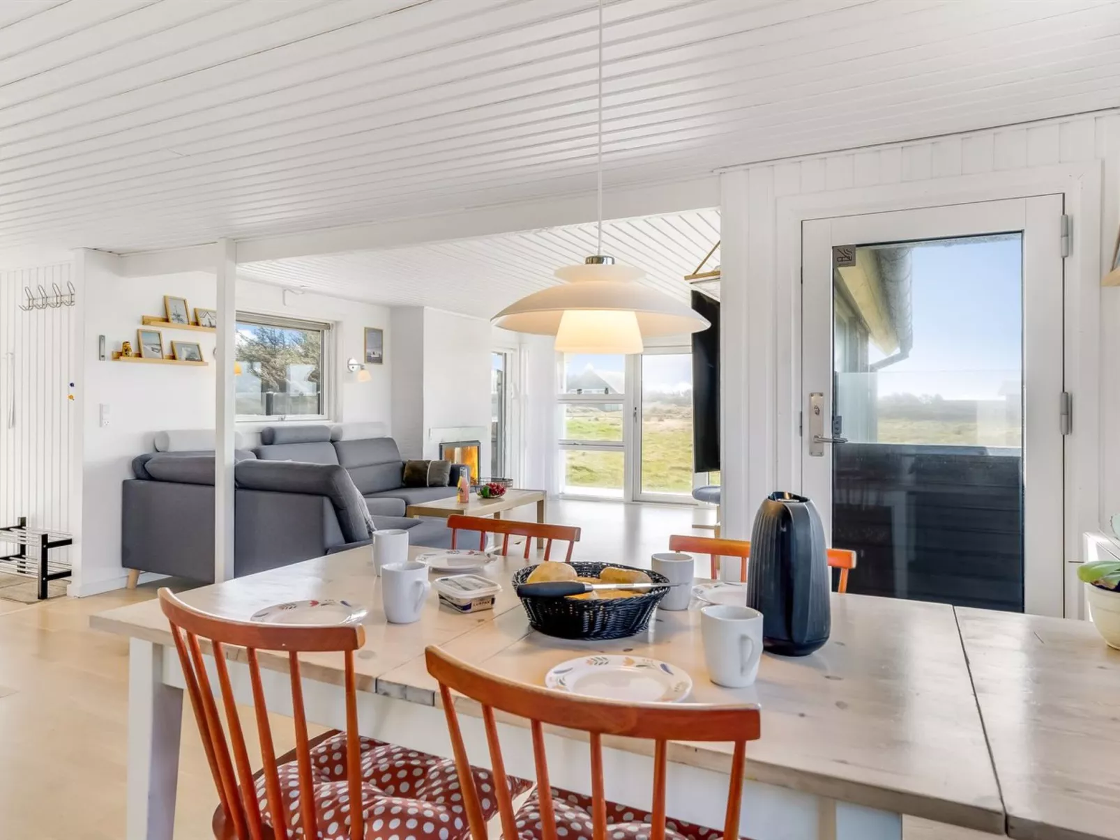 "Carelle" - 300m from the sea - Binnen
