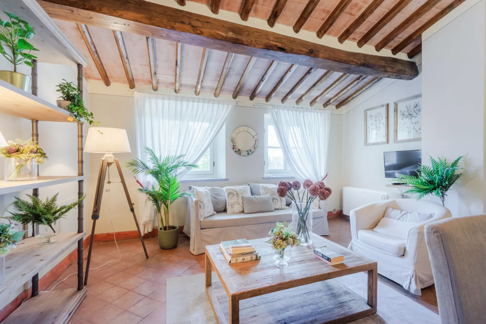 Maria Farmhouse Apartment in Wine Resort in Lucca - Woonkamer