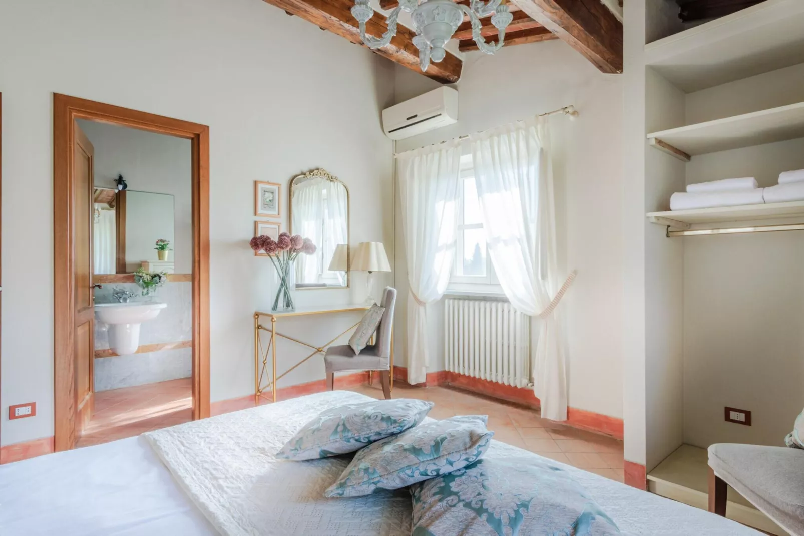 Pietro Farmhouse Apartment in Wine Resort in Lucca - Slaapkamer