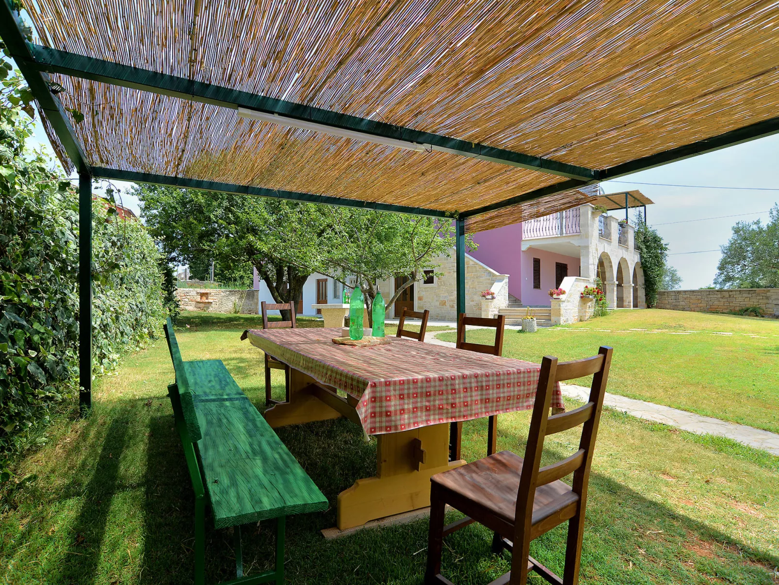 House 2136 - Buiten