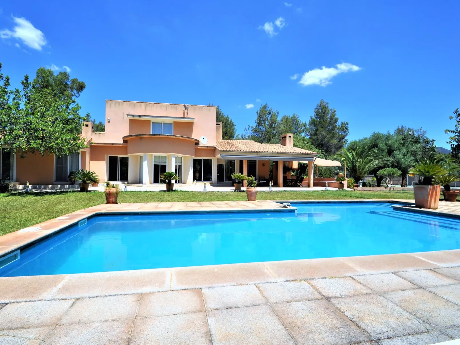 Villa con piscina y pista de tenis privada ideal para familias.  - WiFi Gratis - Buiten