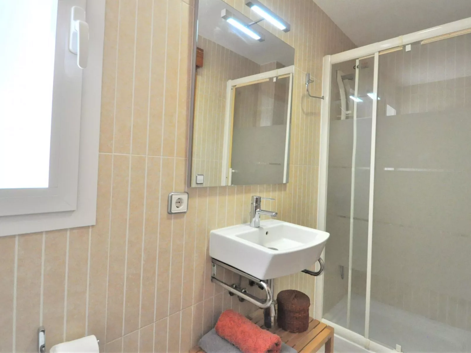 Preciosa villa con vistas al mar, piscina privada, aire acondicionado y wifi id - Binnen
