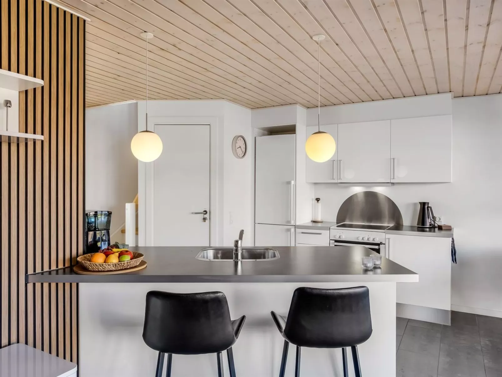 "Annakarin" - 1.2km from the sea - Binnen