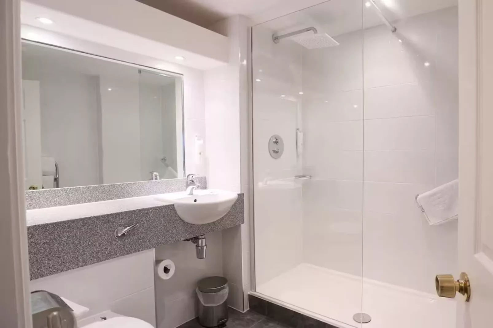Standard Double Room - Badkamer