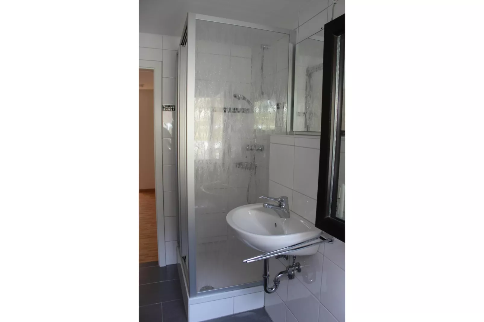 Apartment Spiegelkurve - Badkamer