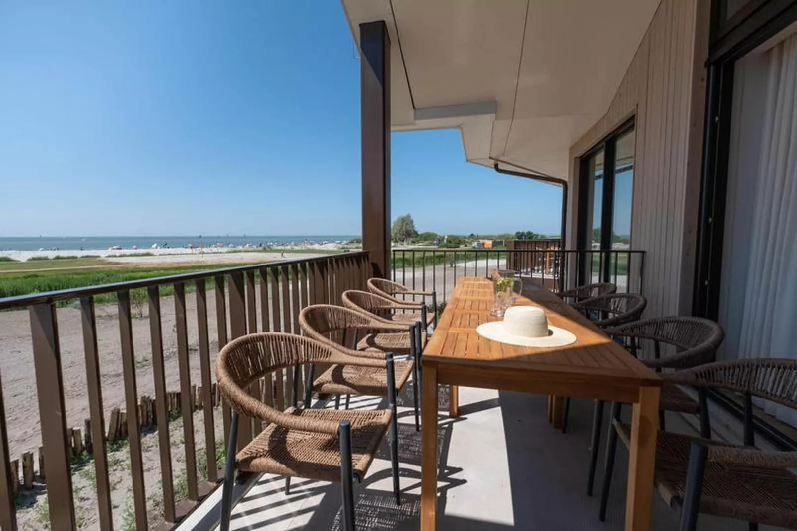 Luxury Beach Apartment | 8 Pers. - Terrasbalkon