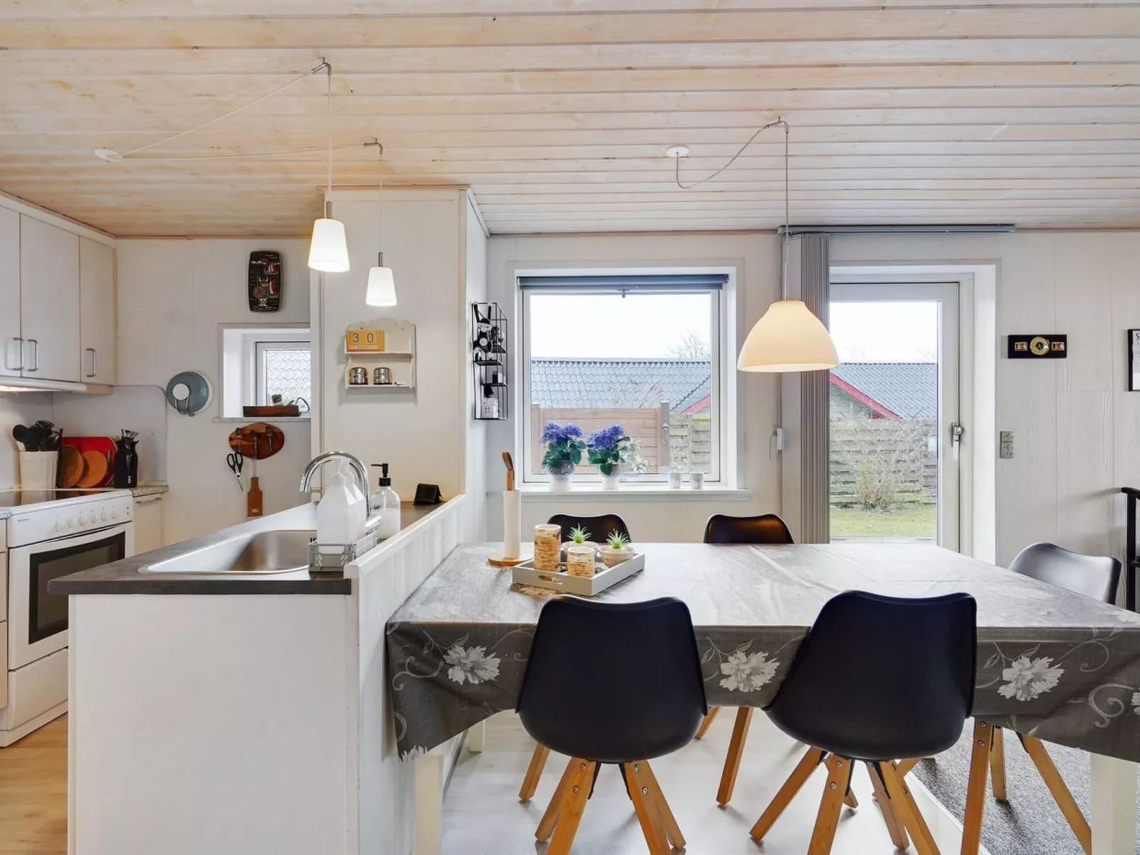 "Gisl" - 400m from the sea - Binnen