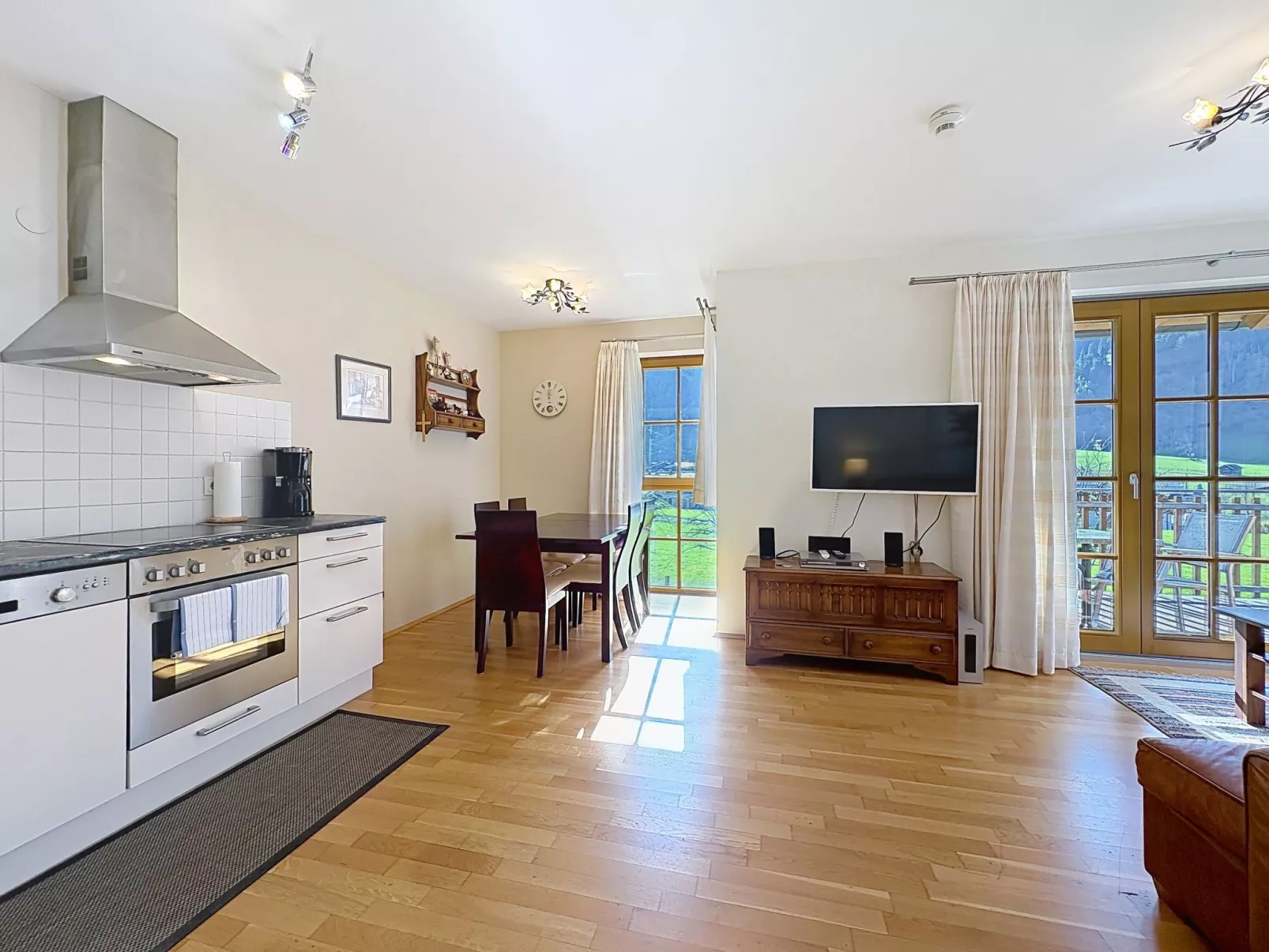 Family Comfort by SMR with Pool and Spa - Binnen