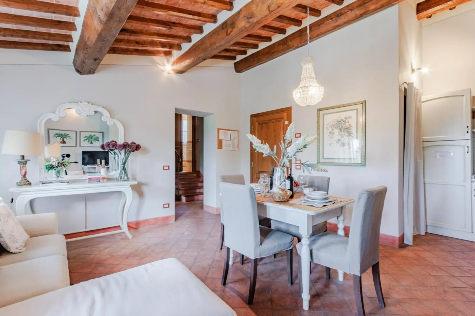 Anna Farmhouse Apartment in Wine Resort in Lucca - Eetkamer